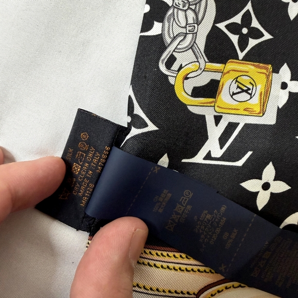 Louis Vuitton Monogram Scarf in Black, White, and Gold - Picture 3 of 3